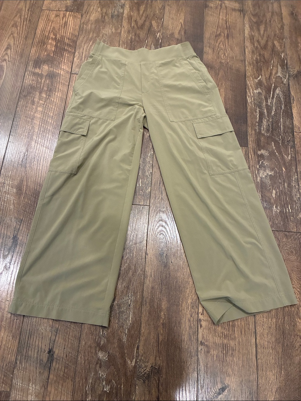 Athleta Women's Wide-Leg Cargo Pants in Olive